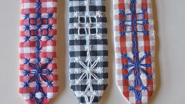Marque-page en broderie suisse - Villa Rojane Créations