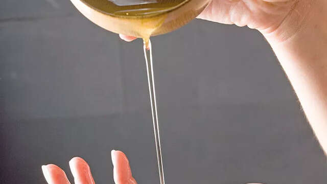 Relaxing massage with precious oil at Thalasso&Spa Thalazur Bandol