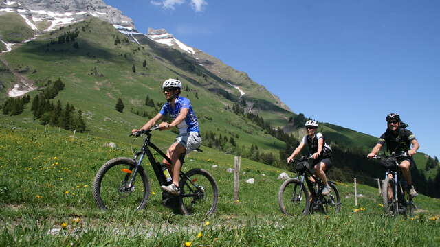 Col des Aravis - Bogneuve - Chaucisse - Flumet