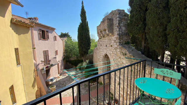 Meublé de Tourisme La Maison de la Tour d'Auguste - Place Mitto