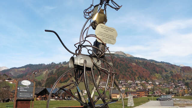 Art vache : sculpture "La Vache Tour de France"