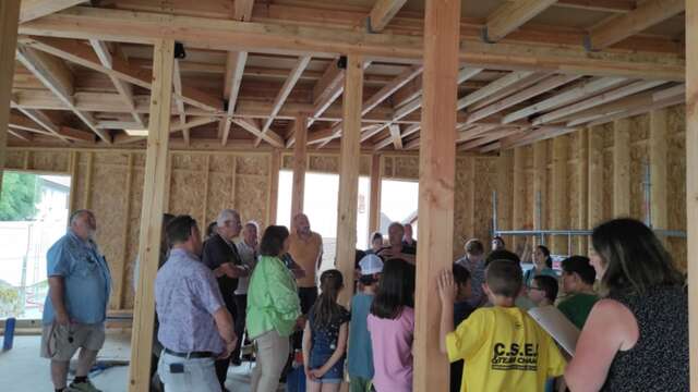 Visite du restaurant scolaire de Curienne construit en bois communal