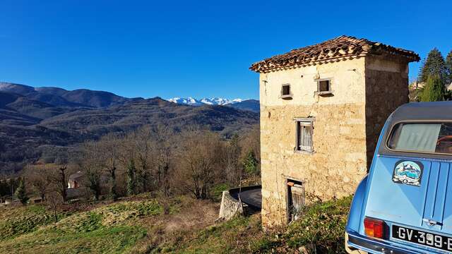 Chemin des Bonshommes Pays d'Olmes à Foix en 2CV