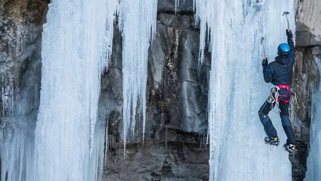 Cascade de glace Eric Fossard - Guide de Haute Montagne