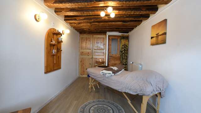 Magnetism, foot reflexology, harmonization and alchemy of all energies