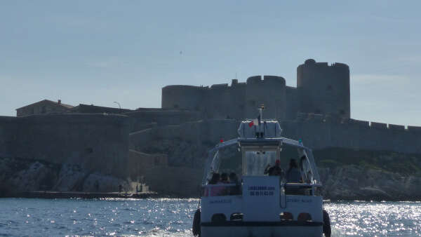 Discover the If Castle - Sea walking 2h30 tour