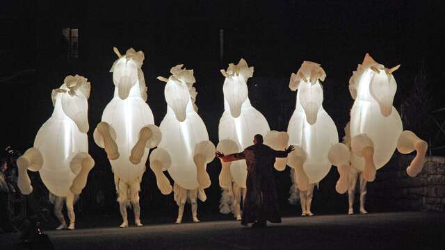 Parade "Fier(s) à Cheval" par la Cie des Quidams