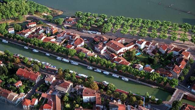 Le Canal des deux mers - Lateral al Garona