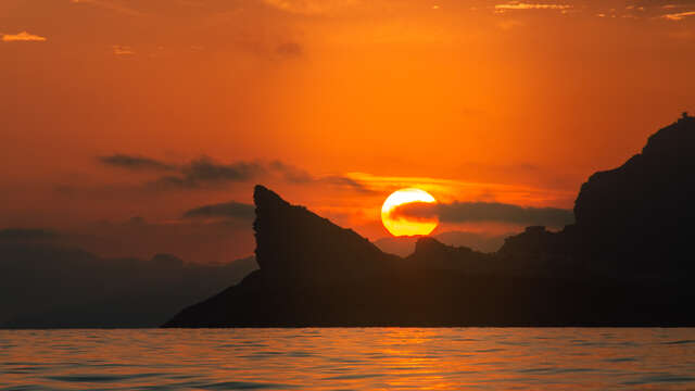 Izenah III - Sailboat trip at sunset