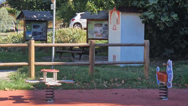 Aire de jeux route du lac à L'Escale