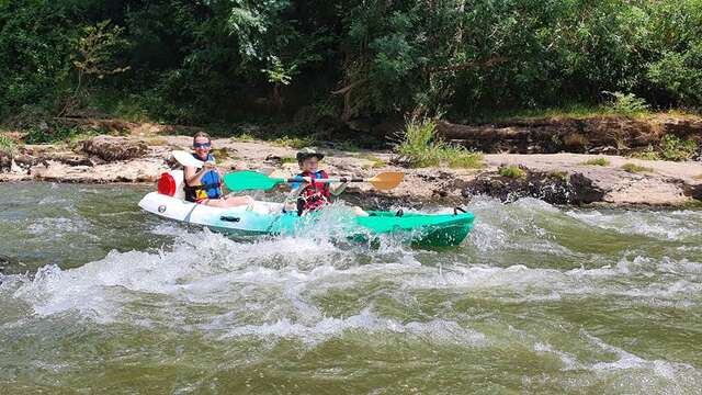 Piragüismo, kayak y rafting con la oficina de instructores "Shark'Aventures"