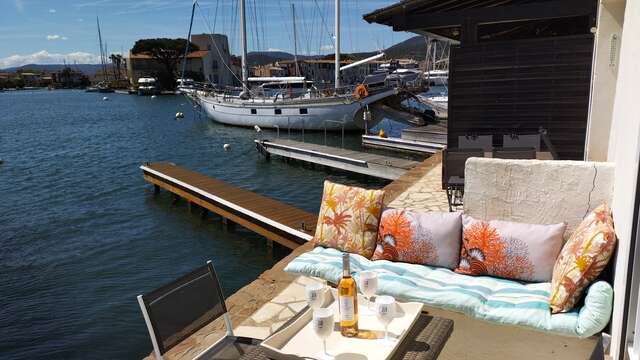 M GROS Jean-Michel, Appartement sur les quais à PG1