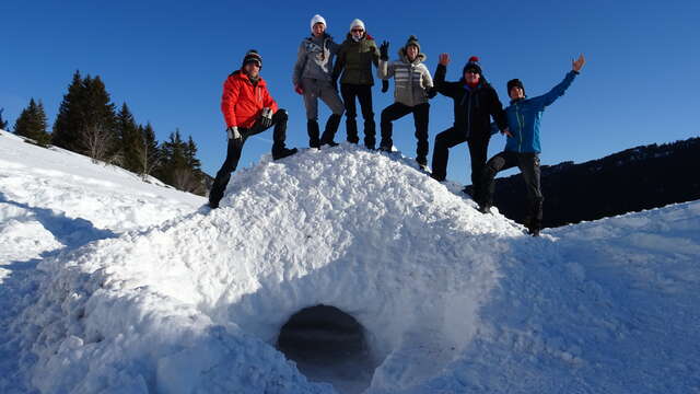 Micro-expédition en raquettes et bivouac en igloo