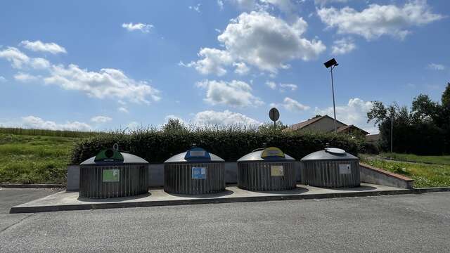 Bornes de tri mairie de Labarthe