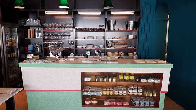 Le buste et l'oreille -La cave