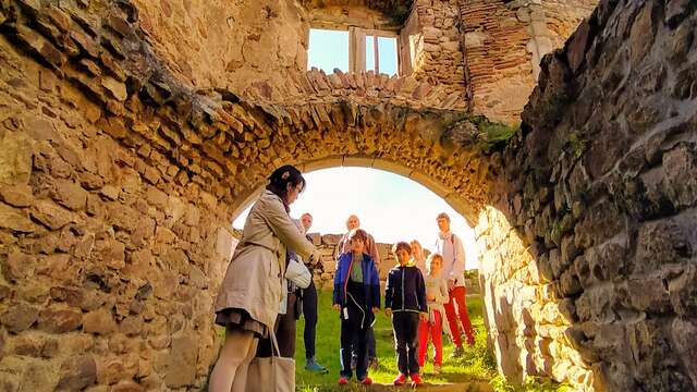 A l'assaut du château de Couzan - jeu en famille