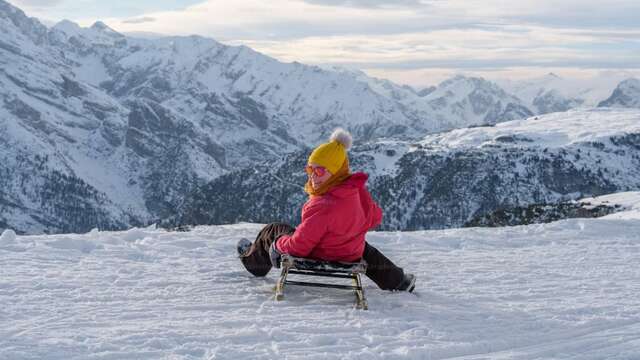 Descente géante en luge