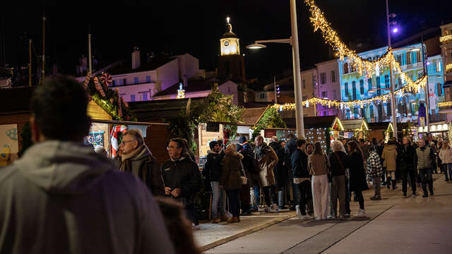 Les Chalets de Noël sur le port