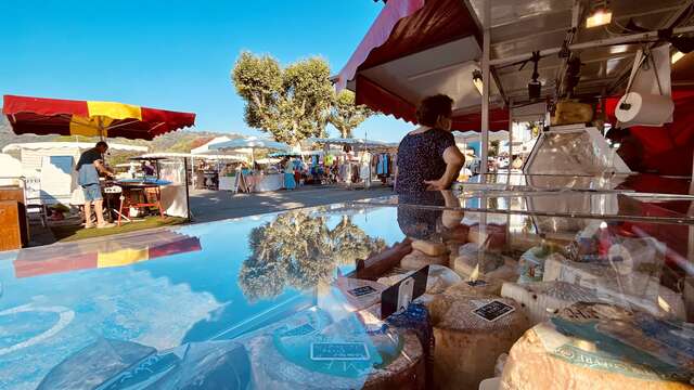 Marché à Pégomas - Place du Logis