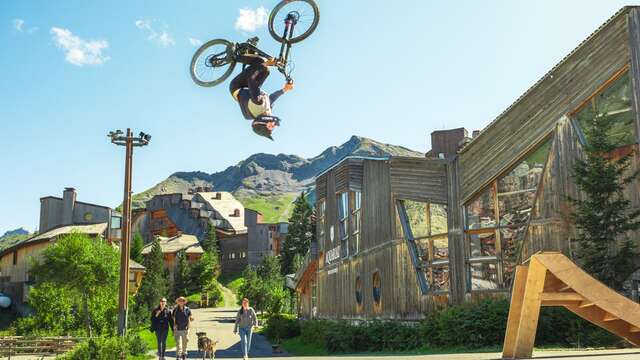 Avoriaz Street Lines