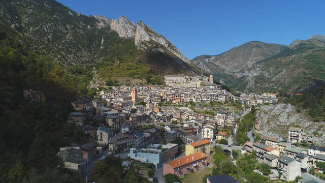 Via ferrata de Tende encadrée par Canyon et Merveilles