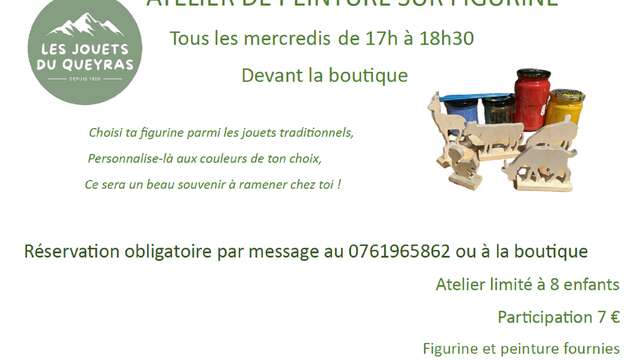 Atelier peinture sur des figurines en bois