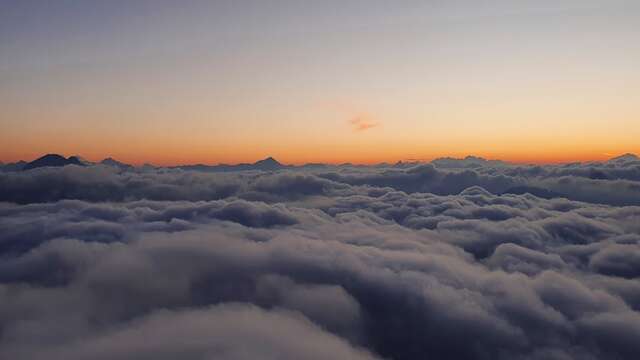 Lever de soleil au sommet !