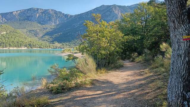 Tour du lac de Sainte-Croix à pied : Étape 6 - Aiguines - Moustiers-Sainte-Marie