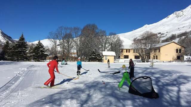 ski hockey au domaine nordique de Villar d'Arène