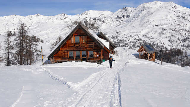 Montée au refuge du Chardonnet en raquettes