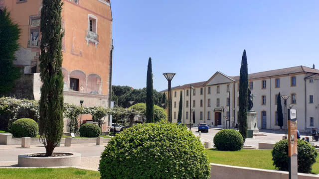Le Bourg Basset et le Palais de Justice