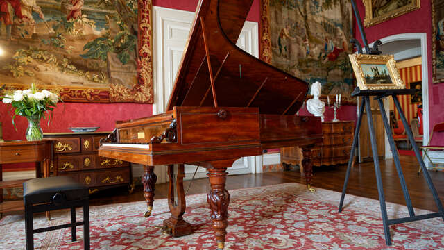 Aline Piboule : Récital sur le piano ancien du château d'Aulteribe
