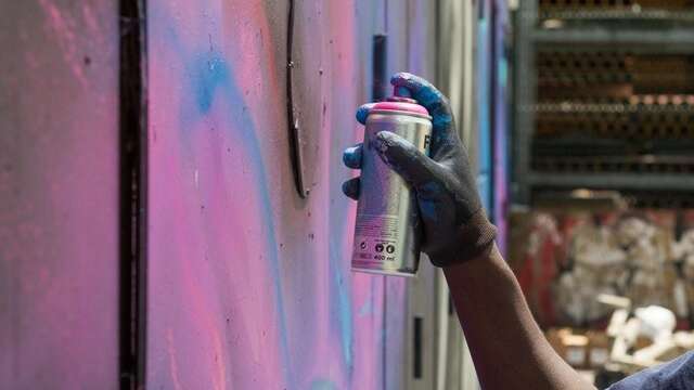 Initiation street art sur le canal Saint-Denis avec le graffeur Meuh