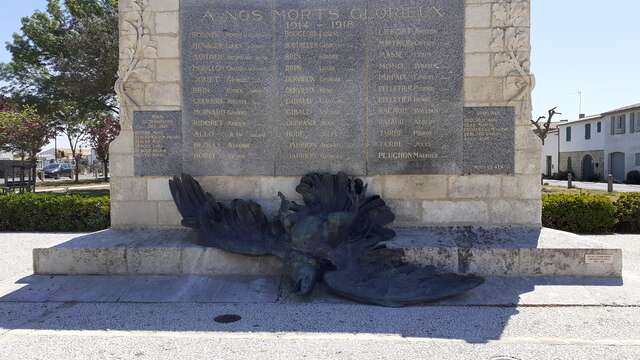 Plaza Roger Bonnin y Monumento a la Guerra