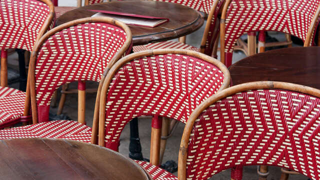 Au café Maupassant