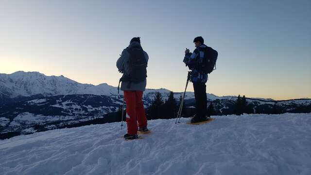 Lever de soleil au sommet - balade collective à raquette