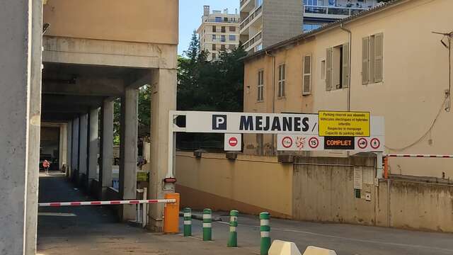Parking Méjanes