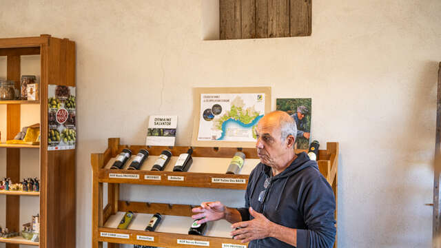 Olive oil tasting at "Les 3 Souquets" store
