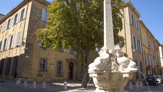 Fontaine des Quatres Dauphins