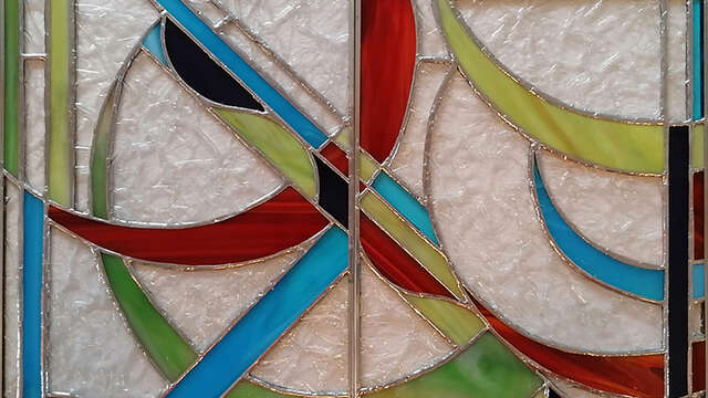 Plongez dans l’art du vitrail et vivez une expérience lumineuse et créative