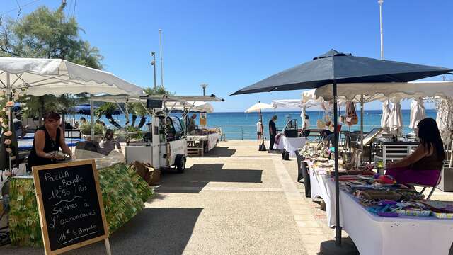 Market Saint Cyr Füße im Wasser