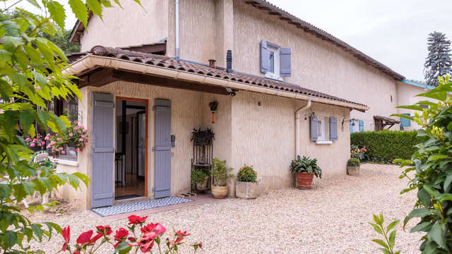 The Grobon lake house