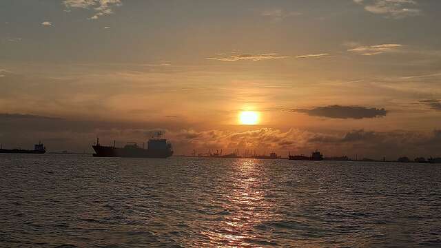 Bootsfahrt bei Sonnenuntergang