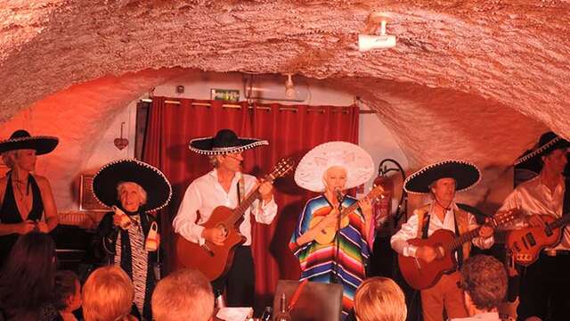 Déjeuner spectacle au Gîte 05