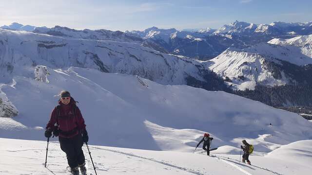 Ski touring with Adrénaline