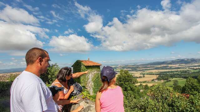 Visite insolite familiale d'Usson