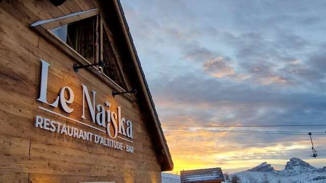 Le Naïska