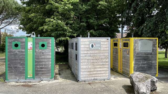 Bornes de tri salle polyvalente de Vazerac