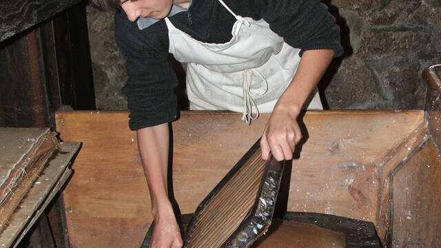 Devenez compagnon papetier et fabriquez votre feuille