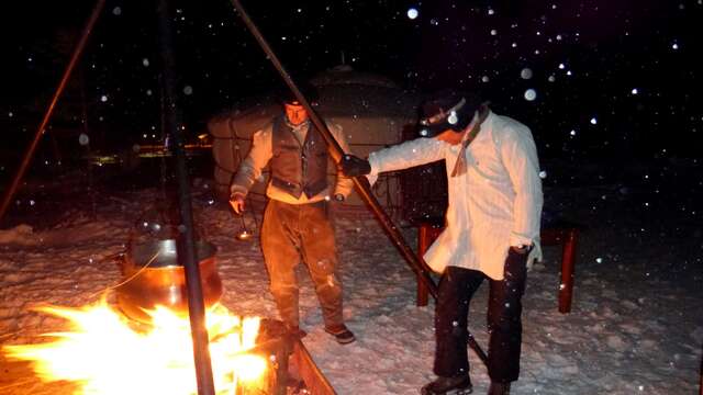 Balade à skis aux flambeaux